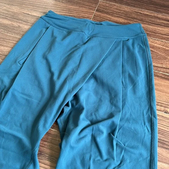 Lululemon pants - Picture 2 of 4